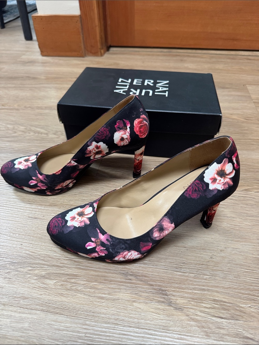 Naturalizer Teresa Floral Print Platform Pumps - Picture 4 of 6
